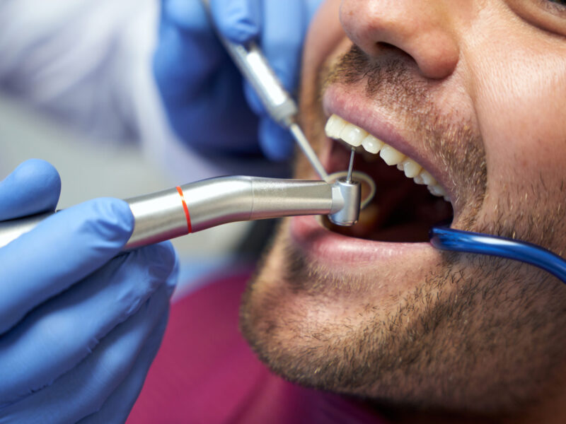 Novembro Azul: Higienização inadequada e falta de acompanhamento de médicos e dentistas aumentam riscos de diagnóstico tardio e mais grave de doenças